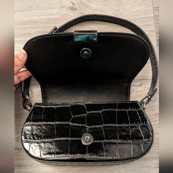 Versace Greca Goddess Shoulder Bag - Picture 4 of 7